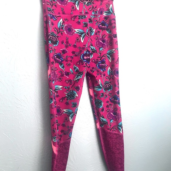 Old Navy Active Printed Magenta Leggings Size M - Picture 6 of 6